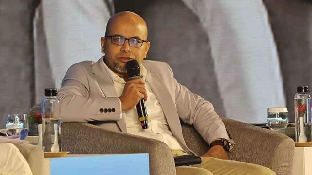 দেশ ছাড়লেন ফয়েজ আহমেদ তৈয়্যব