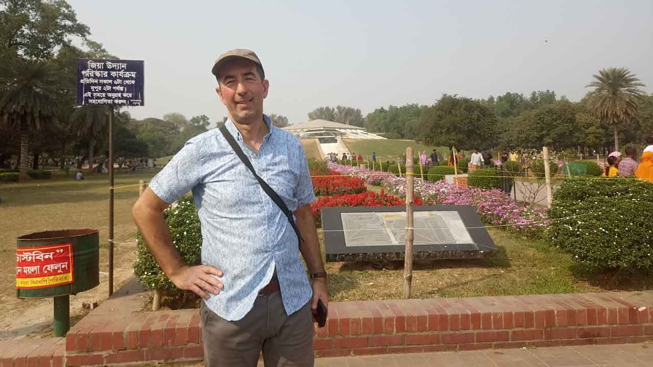 পলের চোখে জিয়া উদ্যান, মুখে বিভিন্ন ঐতিহাসিক স্থানের গল্প