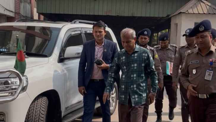 রাজধানীর থানাগুলোয় পর্যবেক্ষণে স্বরাষ্ট্র উপদেষ্টা