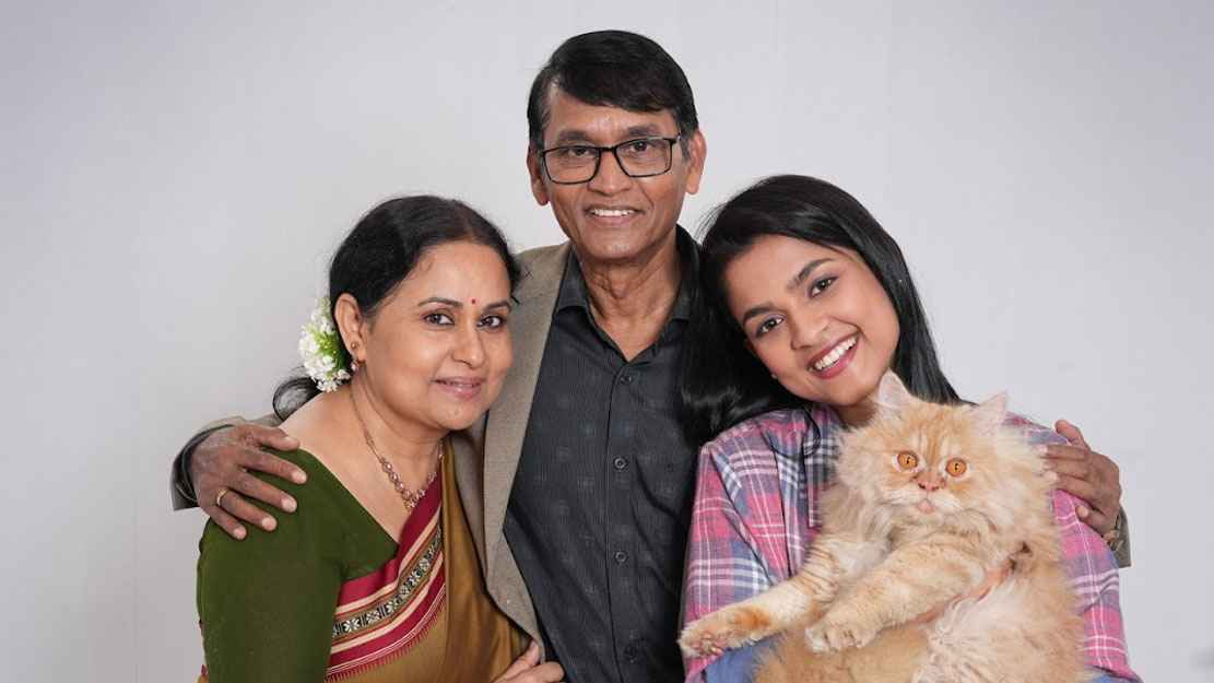 মা, পরিবার ও প্রিয় বিড়াল— ভালোবাসার গল্প ‘মিউ’