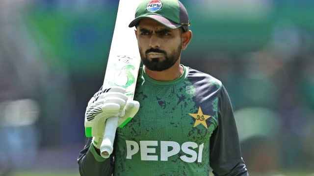 বাবর এখন দলের বোঝা!