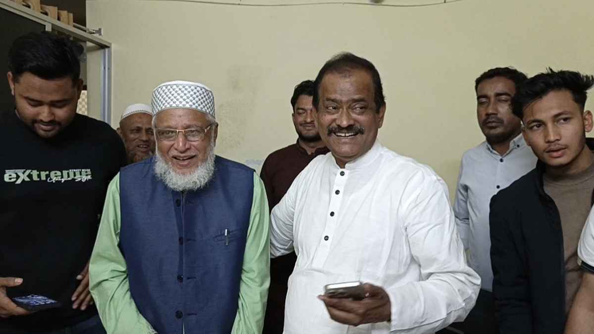 বিজয়ী হয়েই প্রতিদ্বন্দ্বী প্রার্থীর বাসায় বিএনপির খায়ের ভূঁইয়া