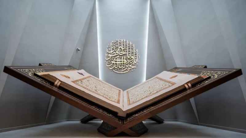 মক্কায় বিশ্বের সবচেয়ে বড় হাতে লেখা কোরআনের প্রদর্শনী: গিনেস রেকর্ড