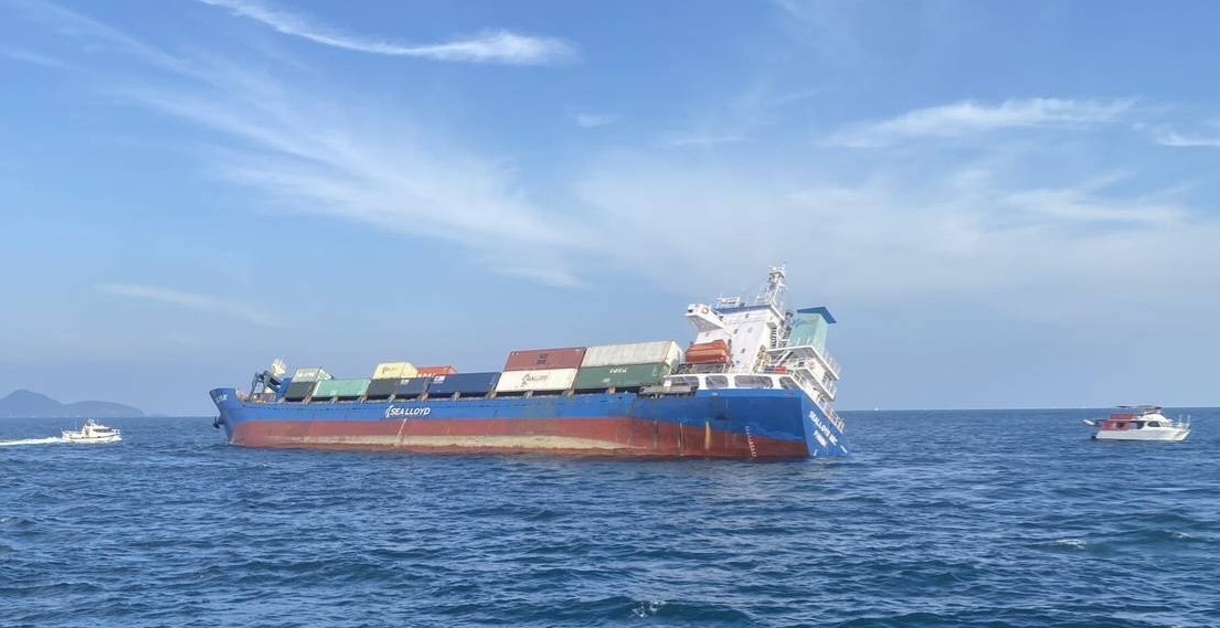 cargo_ship_Sealloyd_Arc_Bangladeshi_Sailor_Thai_navy_1