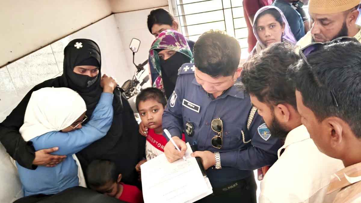চাঁদপুরে টয়লেট থেকে প্রবাসীর স্ত্রীর গলাকাটা মরদেহ উদ্ধার