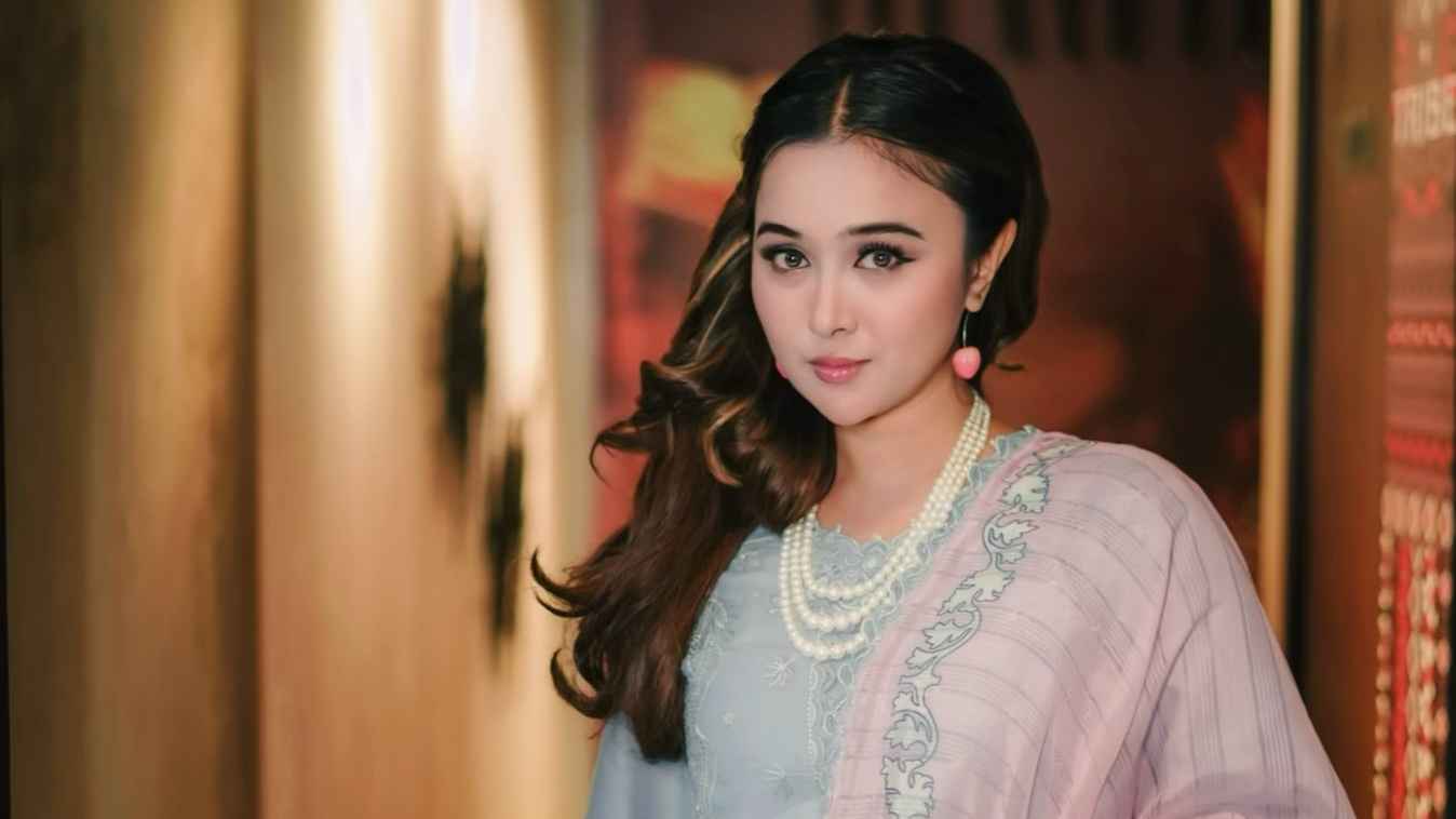 ‘এখনি চাটা শুরু করলেন’ চমকের পোস্টে নেটিজেনরা