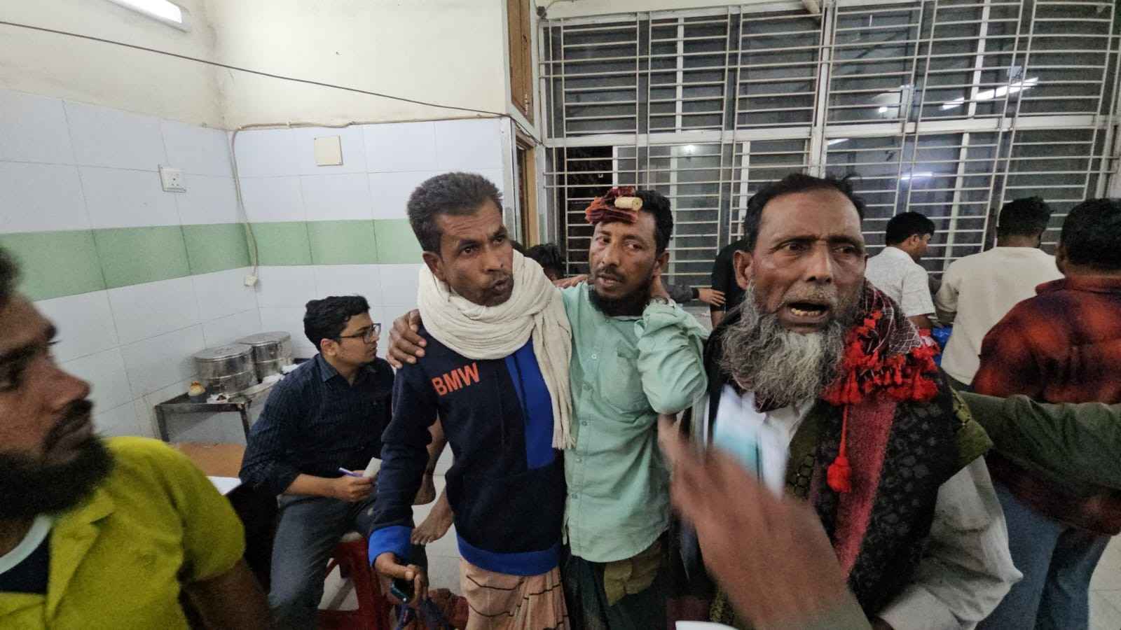 হবিগঞ্জে আধিপত্য বিস্তার নিয়ে সংঘর্ষে শতাধিক আহত