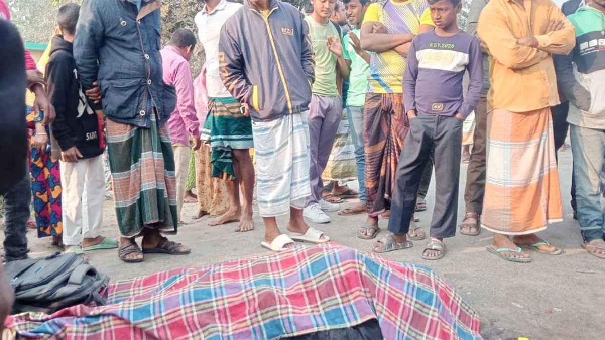 চিরিরবন্দরে বাসচাপায় আরএফএল কোম্পানির কর্মী নিহত