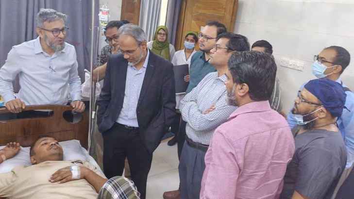 ছাত্রদলের সাবেক সভাপতি শ্রাবনকে দেখতে হাসপাতালে ডা. রফিক