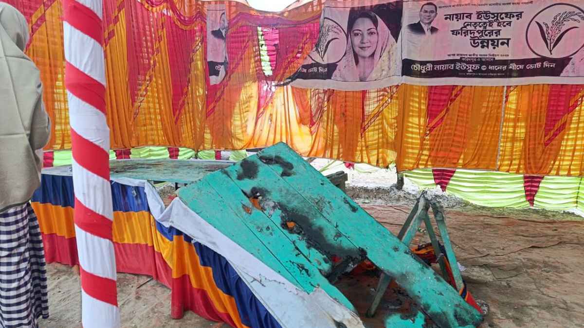 ফরিদপুরে ধানের শীষের নির্বাচনী ক্যাম্পে আগুন