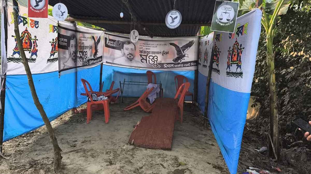 ফেনীর ইজ্জতপুরে ঈগল প্রতীকের নির্বাচনী অফিস ভাঙচুর