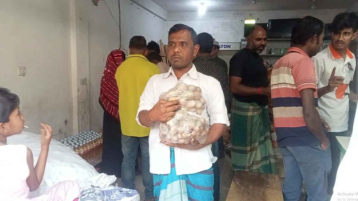 গাইবান্ধায় রমজান মাসজুড়ে মিলছে ২ টাকায় আলু