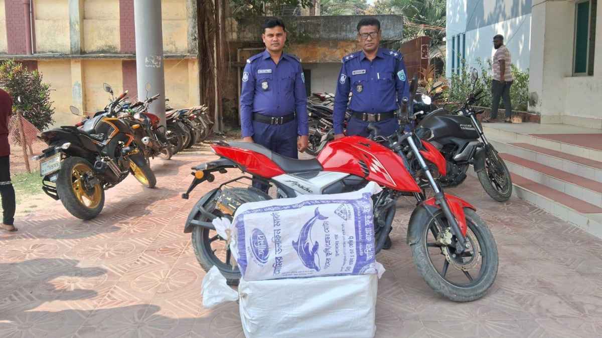 গাইবান্ধায় মোটরসাইকেল মিলল ২০ কেজি গাঁজা