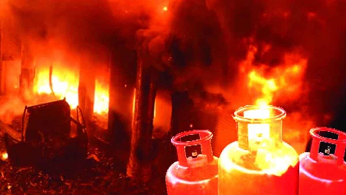 হাজারীবাগে গ্যাস লিকেজ থেকে বিস্ফোরণ, শিশুসহ দগ্ধ ৪