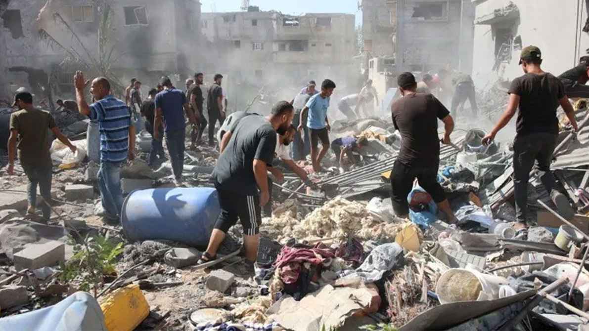 গাজায় রাতভর ইসরায়েলি হামলায় শিশুসহ নিহত ১০