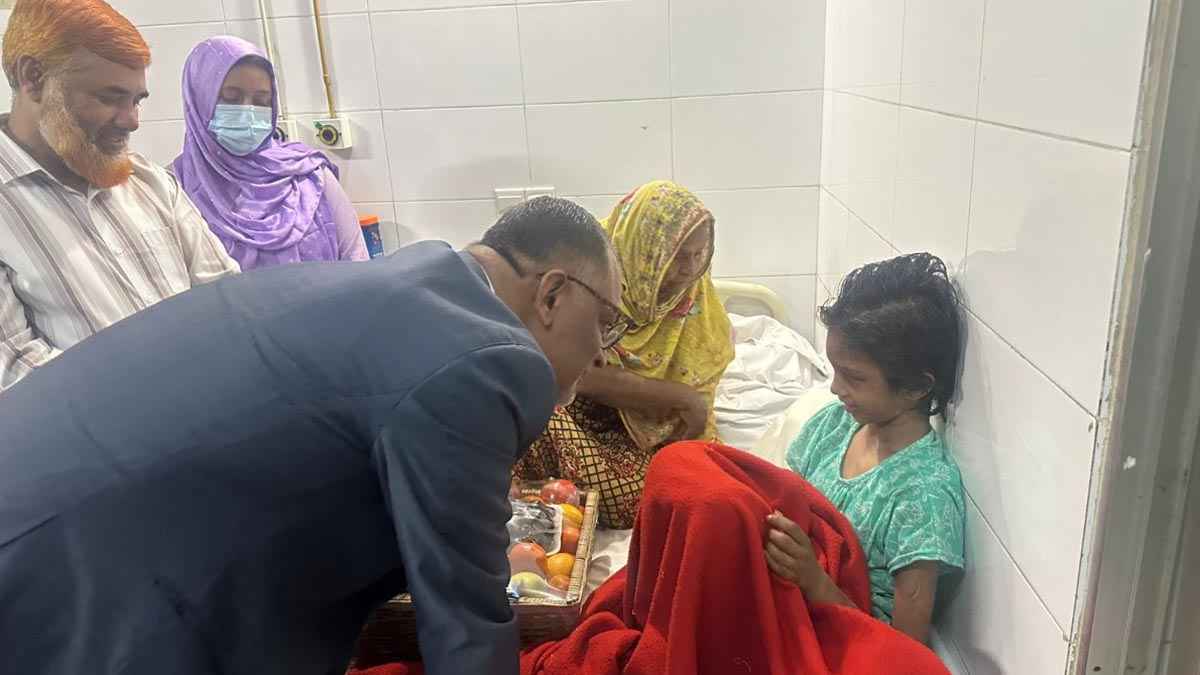 সেই শিশু গৃহকর্মীকে দেখতে হাসপাতালে উপদেষ্টা বশিরউদ্দীন