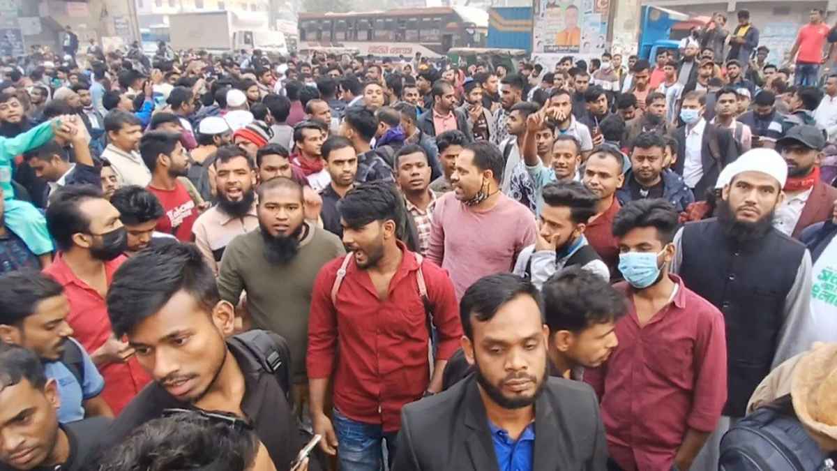 গাজীপুরের ২ মহাসড়কে গাড়ির চাপ, বাড়তি ভাড়ার প্রতিবাদে সড়ক অবরোধ