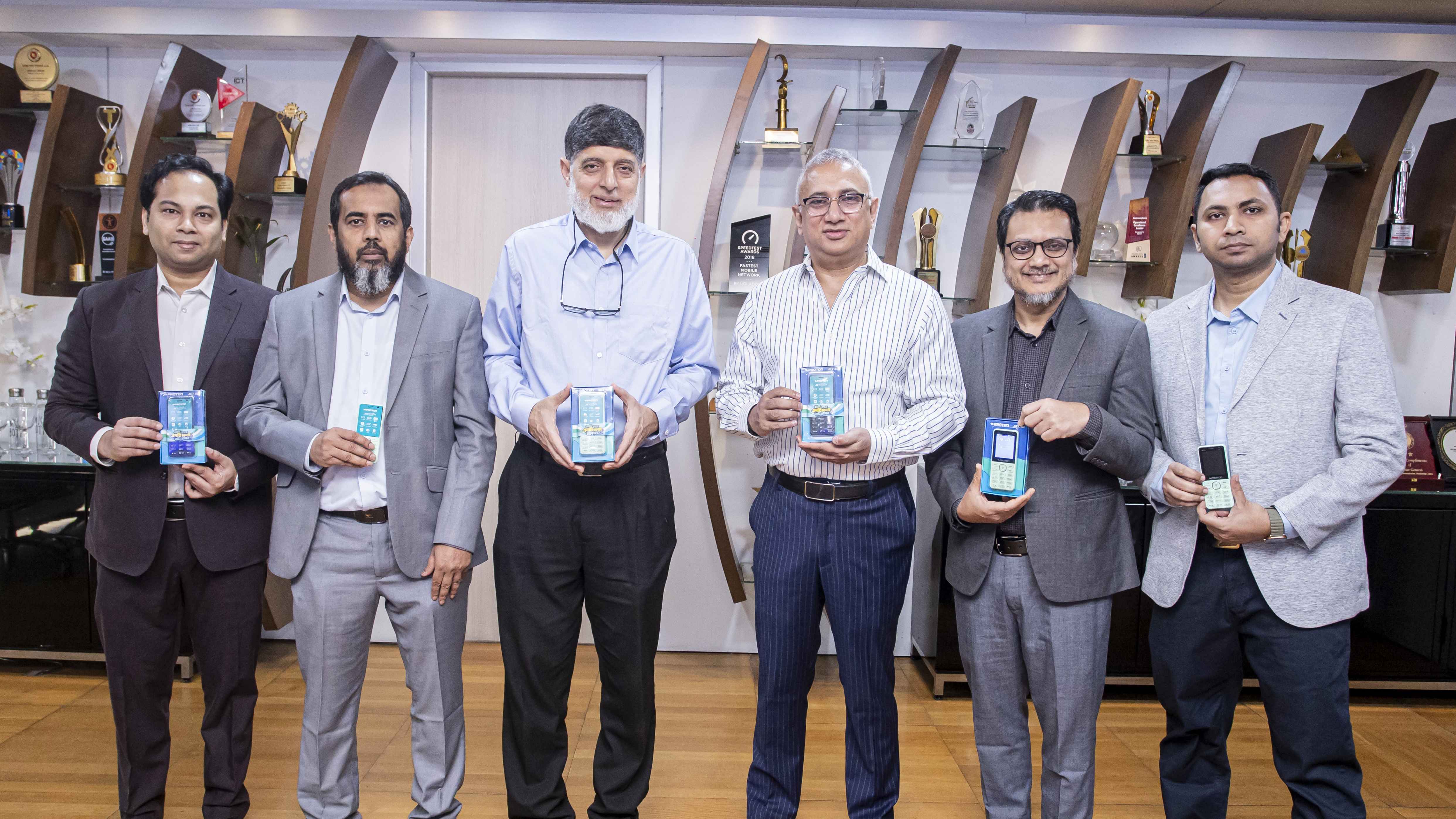 সাশ্রয়ী দামে ফোরজি ক্লাউড ফোন আনল গ্রামীণফোন