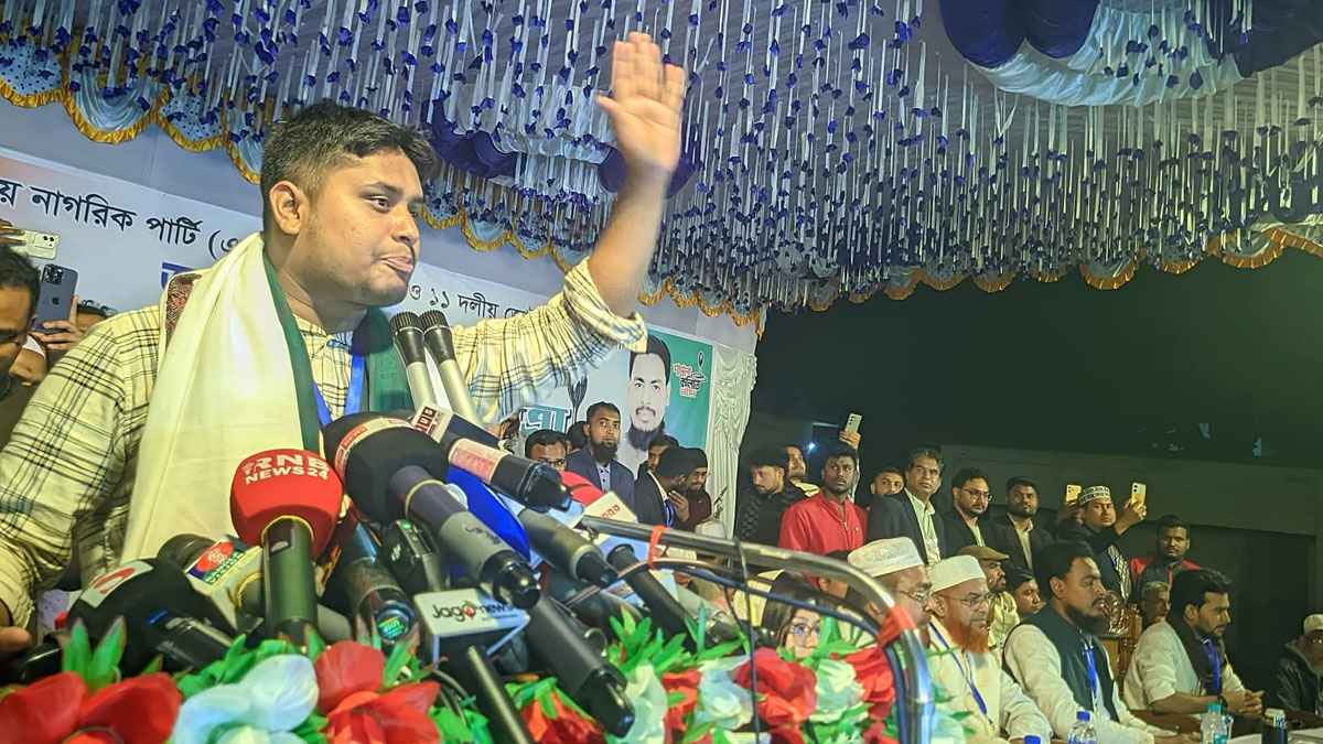 বিএনপি প্রকাশ্যে ‘হ্যাঁ’ বললেও গোপনে ‘না’-এর পক্ষে কাজ করছে: হাসনাত