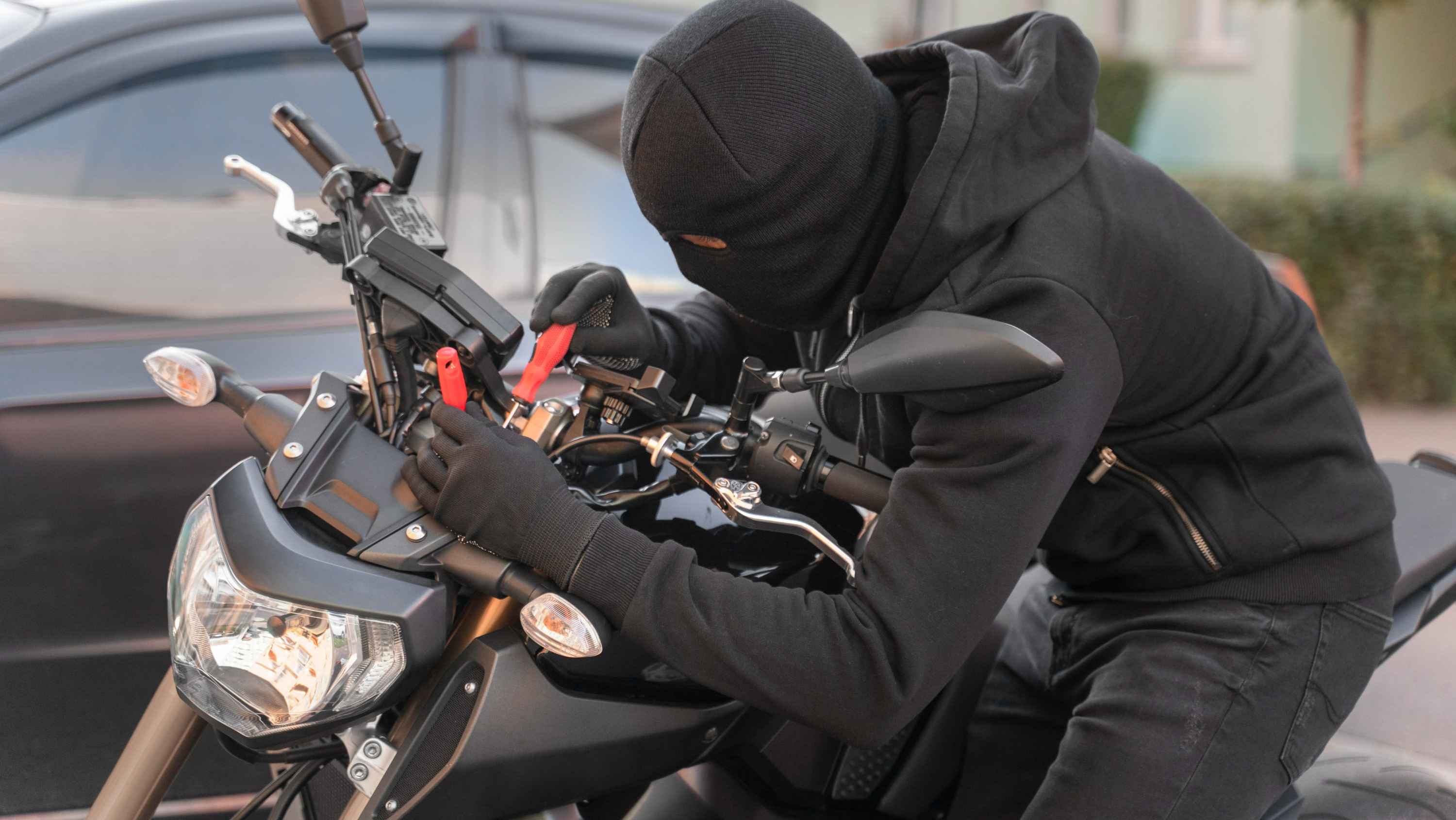 জিপিএস ট্র্যাকিং ও রিমোট লক: মোটরসাইকেল নিরাপত্তায় আধুনিক বিপ্লব