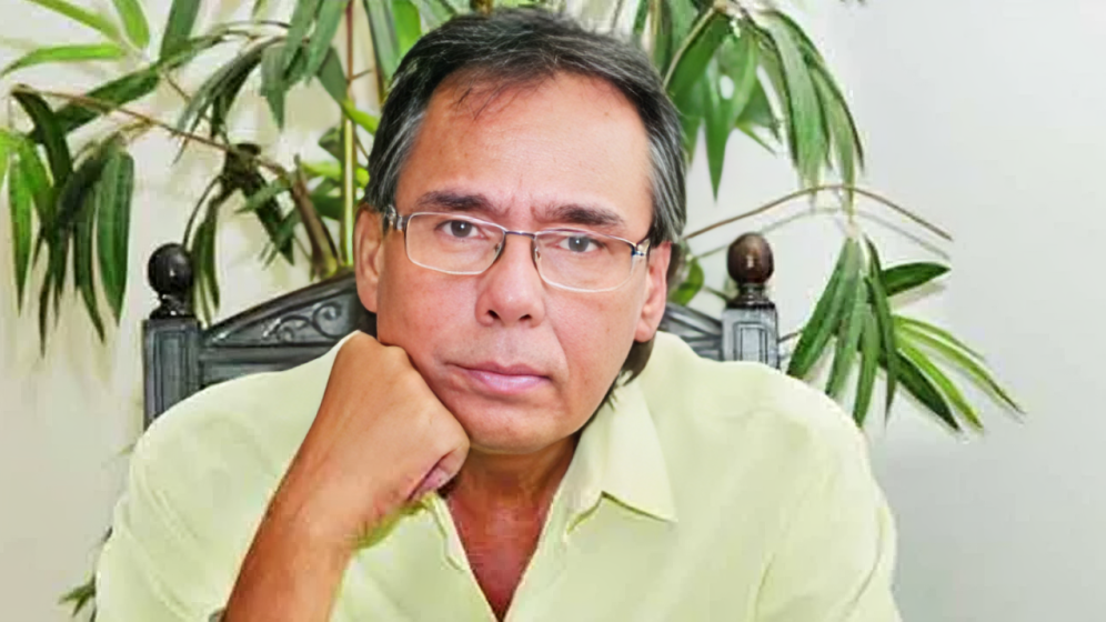 ‘হুমায়ূন ফরীদিকে দেখে মনে হচ্ছিল সে মানুষ নয়, হ্যাঙ্গারে ঝোলানো কাপড়’