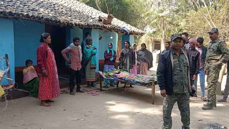 ‘ডাইনি’ অপবাদ দিয়ে শিশুসহ নারীকে পুড়িয়ে হত্যা