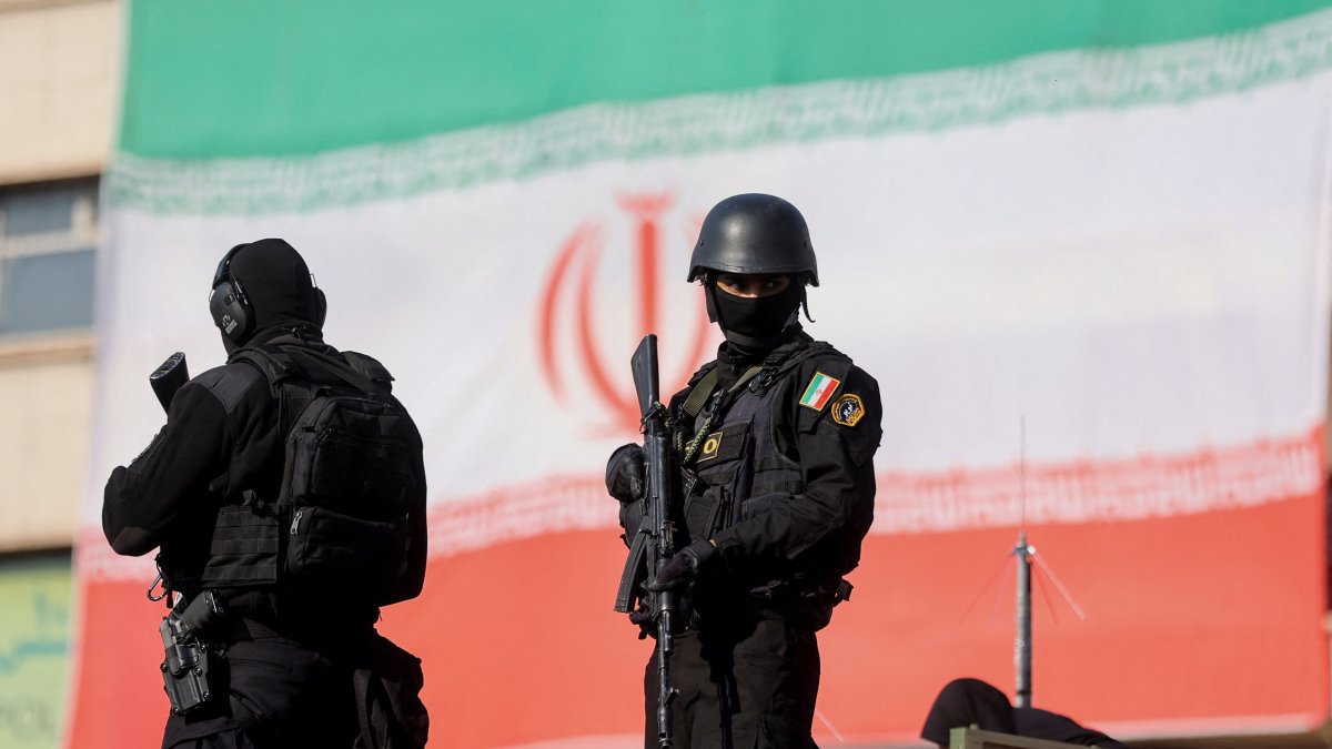 ইরানে বিক্ষোভে অংশ নেওয়ার অভিযোগে ১৩৯ বিদেশি গ্রেফতার