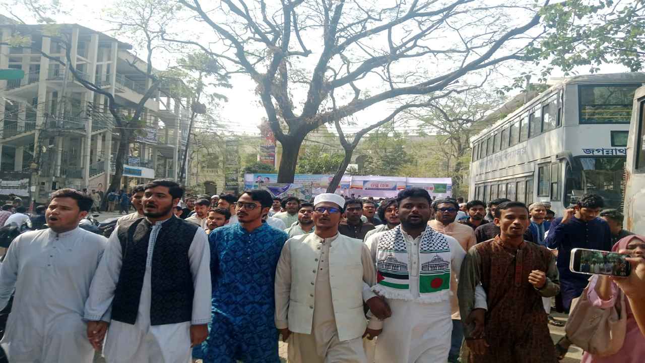 নরসিংদীতে ধর্ষণের বিচার চাওয়ায় কিশোরীকে হত্যা, জকসুর বিক্ষোভ