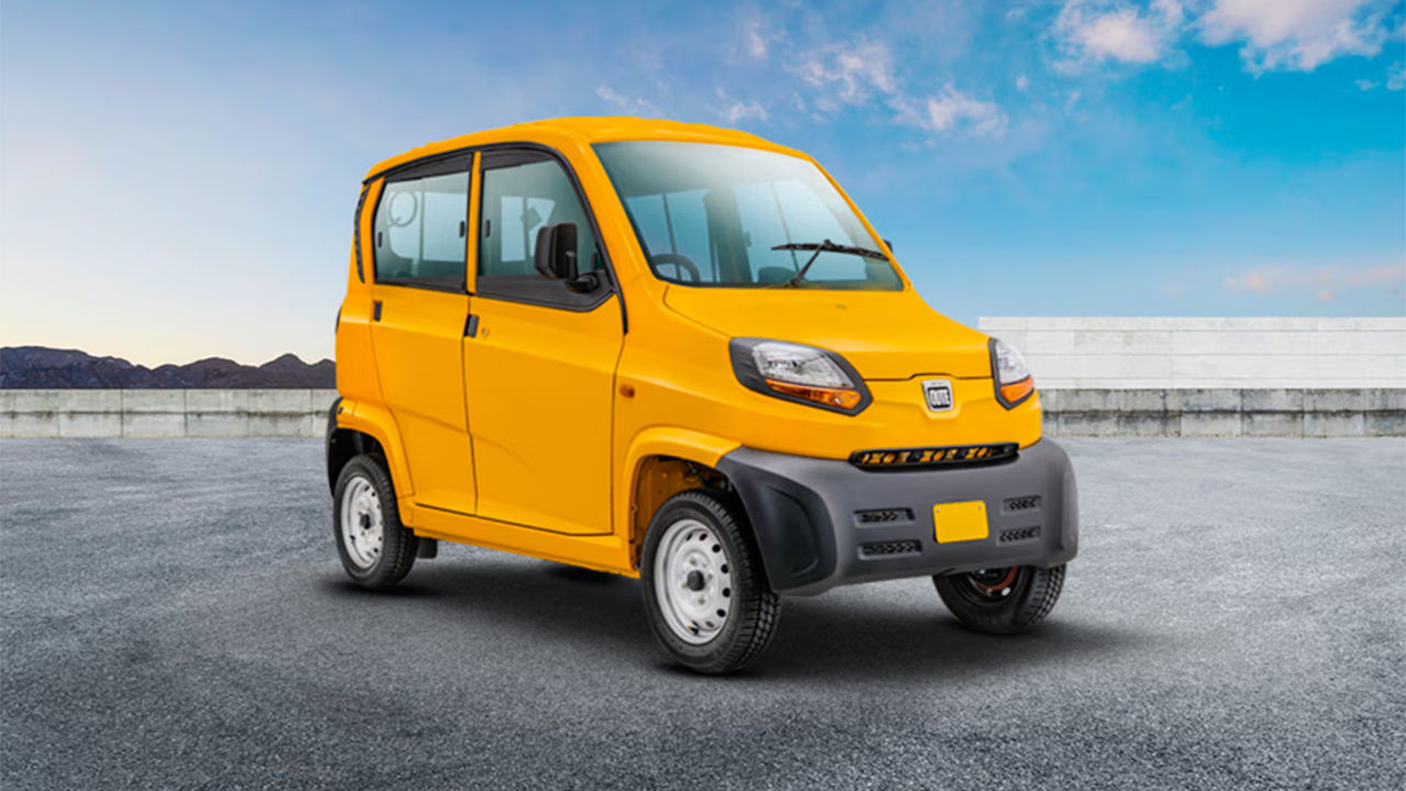 বাইকের চেয়েও সস্তা! মাত্র ৮০ হাজারে গাড়ি আনল বাজাজ