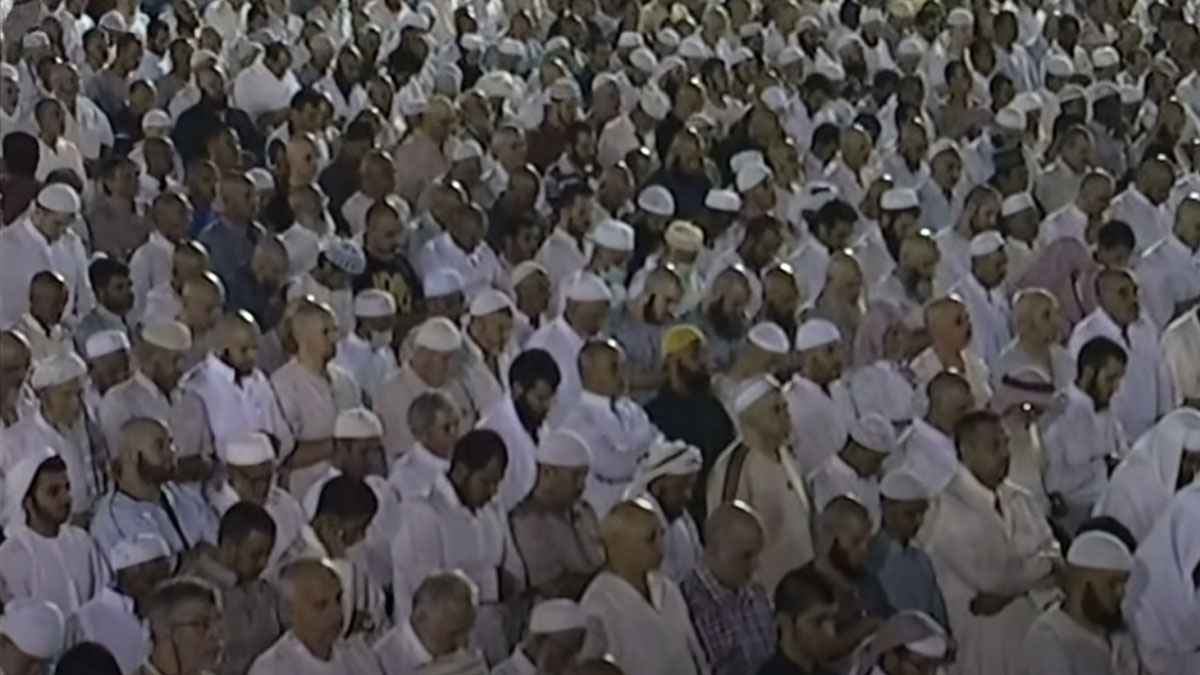 মক্কা-মদিনায় প্রথম তারাবিতে ১০ লক্ষাধিক মুসল্লি