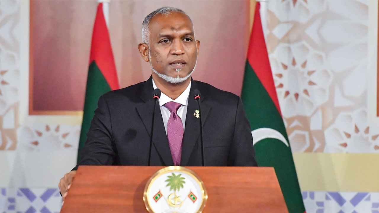 শপথ অনুষ্ঠানে যোগ দিতে ঢাকার পথে মালদ্বীপের প্রেসিডেন্ট মুইজ্জু