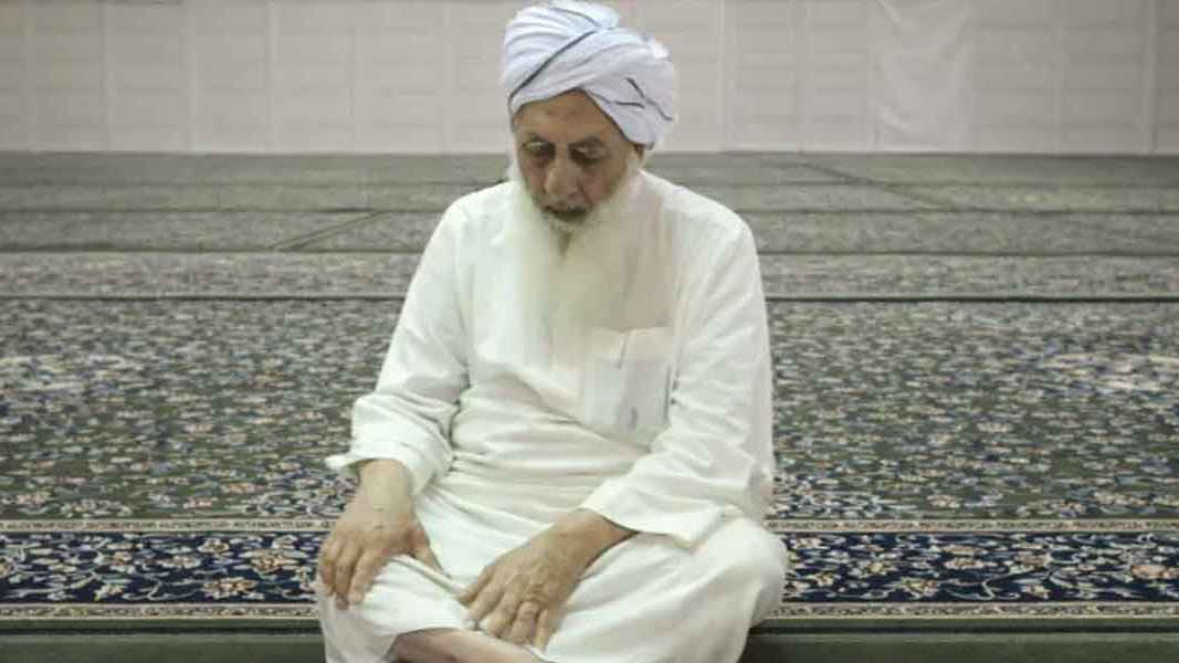 মসজিদে নববির কিংবদন্তি কোরআন শিক্ষক শায়খ হাজির ইন্তেকাল