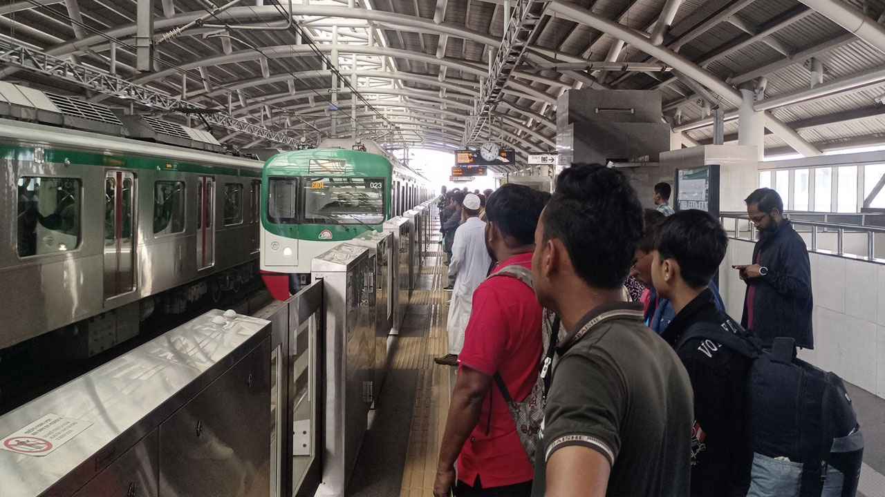 ভরসা এখন মেট্রোরেল!