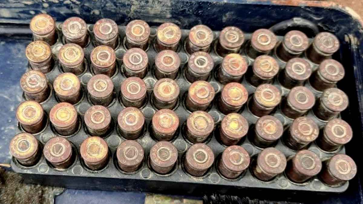 নদীতে মাছ ধরতে গিয়ে বাক্সভর্তি গুলি পেল ২ শিশু