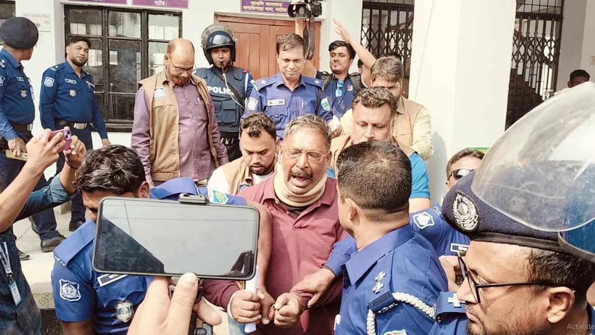 নাটোর আদালত চত্বরে যুবলীগ নেতার ‘জয় বাংলা’ স্লোগান