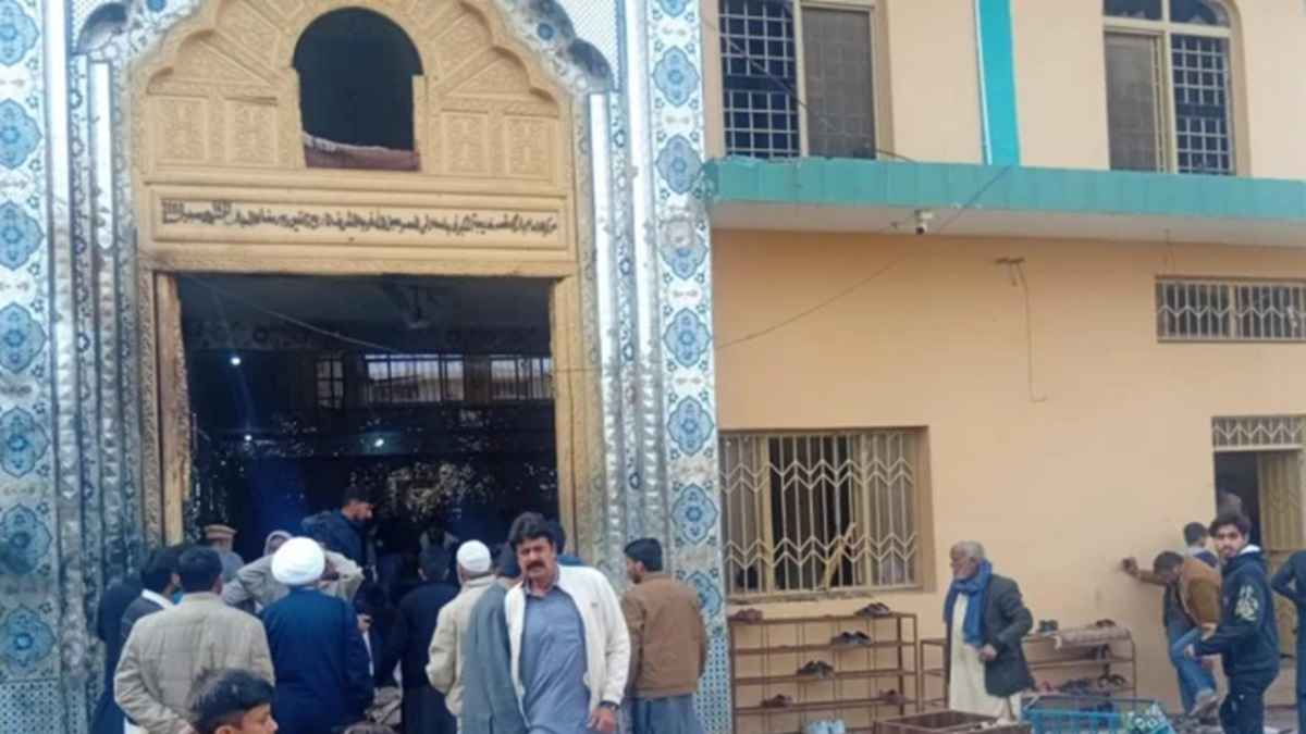 পাকিস্তানে মসজিদে হামলা, আইএসের দায় স্বীকার 