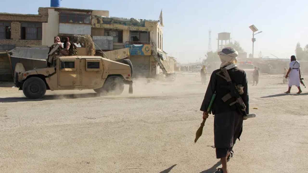 পাকিস্তানে হামলা চালিয়েছে আফগানিস্তান, সীমান্তে তুমুল সংঘর্ষ