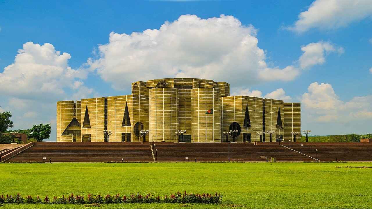 জয়ী এমপিদের ৫৯ শতাংশই ব্যবসায়ী, পোশাক খাতের ১৫ জন