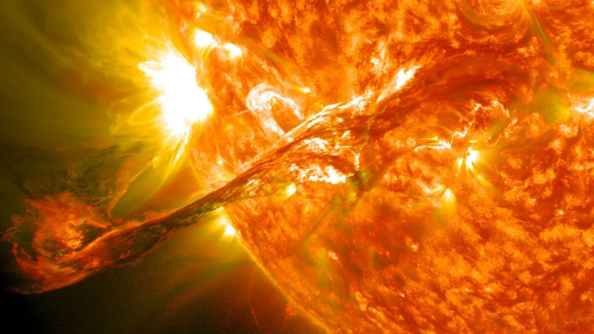 powerful-solar-storms-trigger-global-alert-1770205634