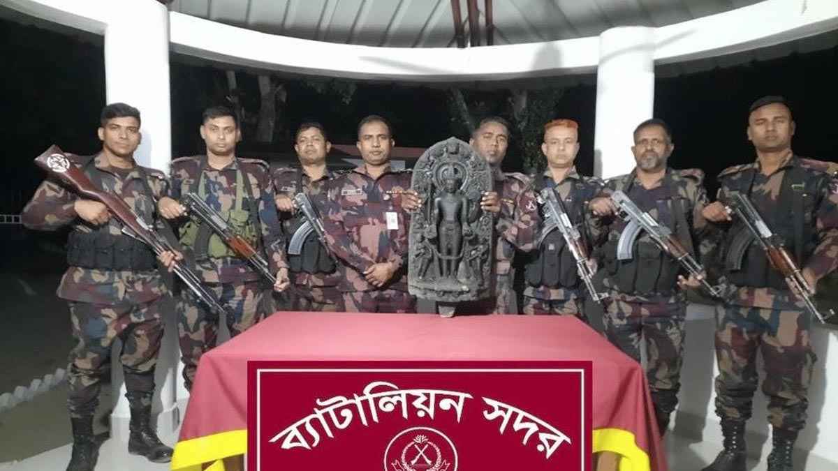 ভারতে পাচারের সময় সীমান্তে কষ্টি পাথরের মূর্তি উদ্ধার