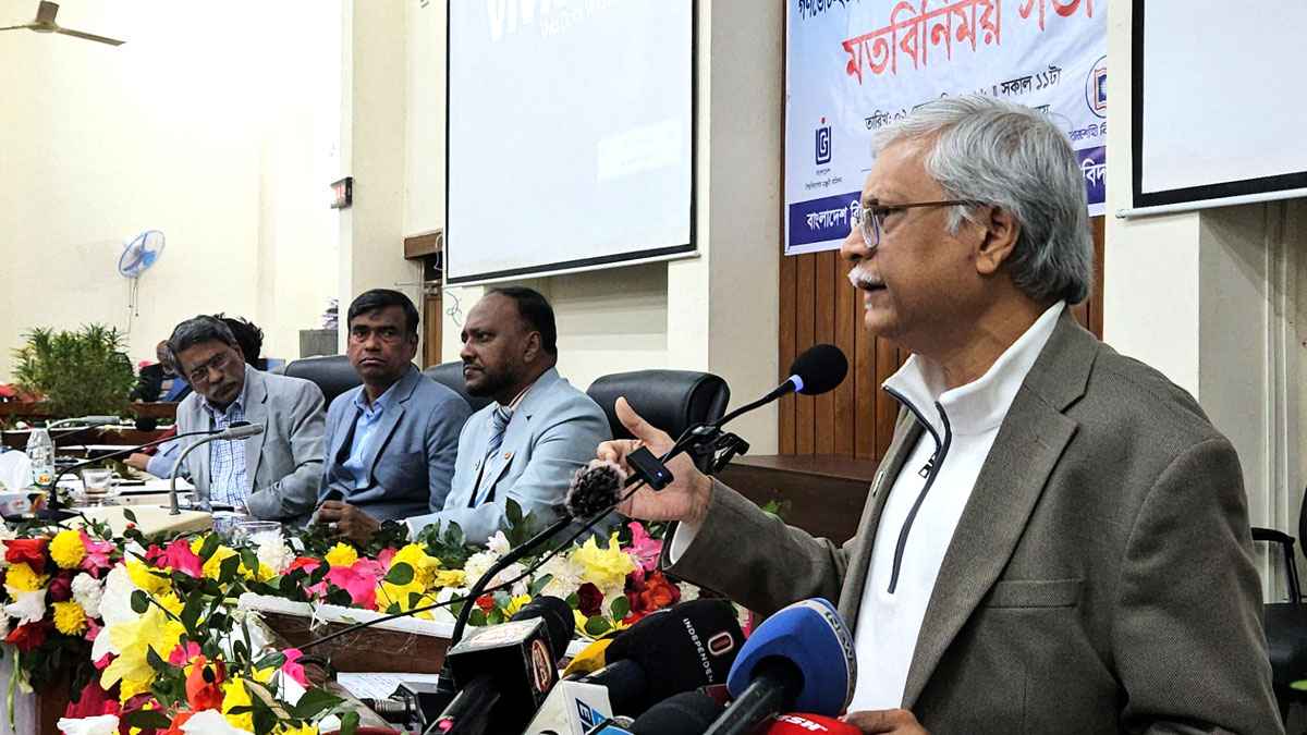 গণভোটে 'হ্যাঁ' দিতেই ভোটকেন্দ্রে যাব: রাবি ভিসি