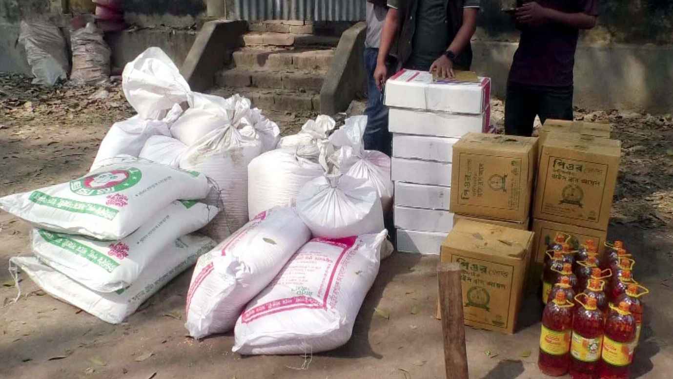 রংপুরে অবৈধভাবে মজুত টিসিবি পণ্য উদ্ধারসহ গ্রেফতার ১ 