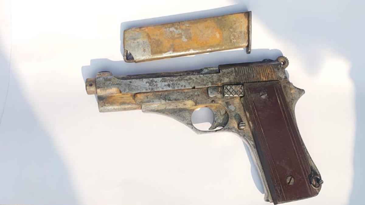 সাতক্ষীরায় মৎস্য ঘেরের পাশ থেকে পরিত্যক্ত রিভলভার উদ্ধার