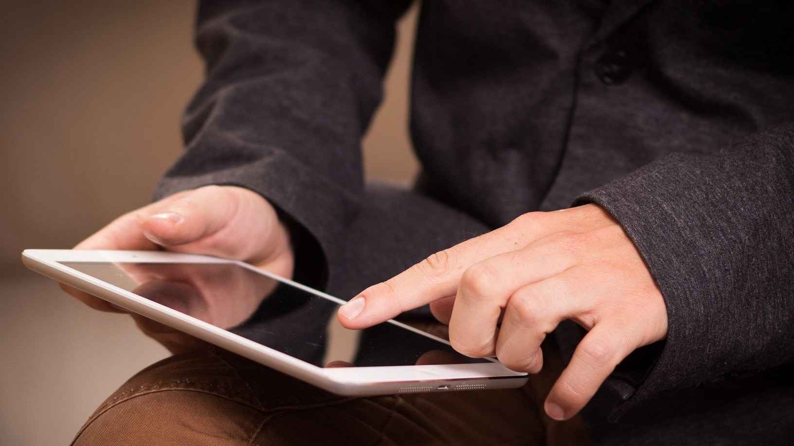 কীভাবে কাজ করে স্মার্টফোনের টাচ স্ক্রিন?