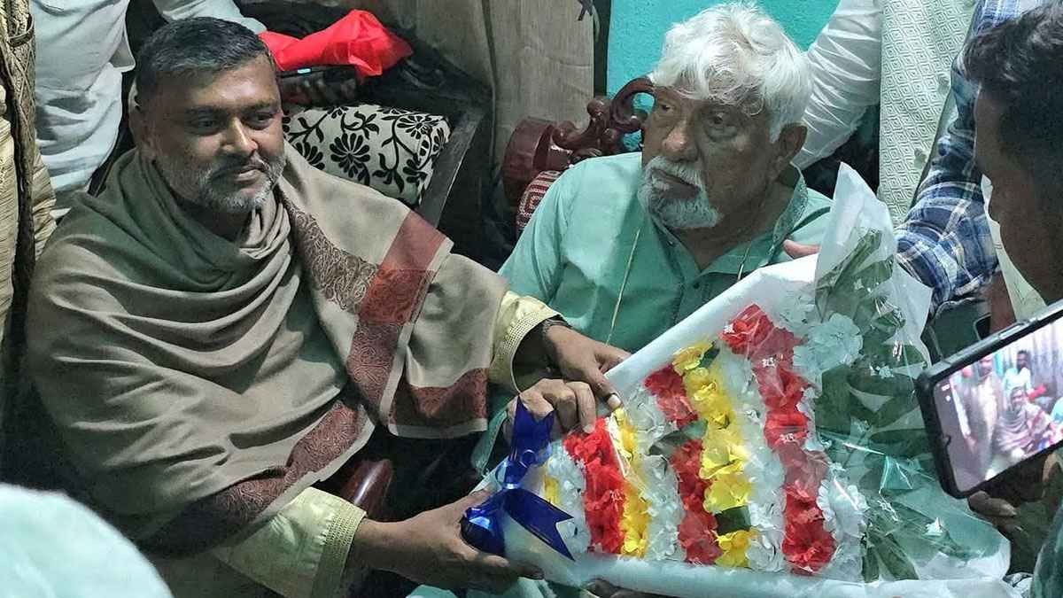 হেরে গিয়েও বিজয়ীর বাসায় ফুল নিয়ে গেলেন শিশির মনির