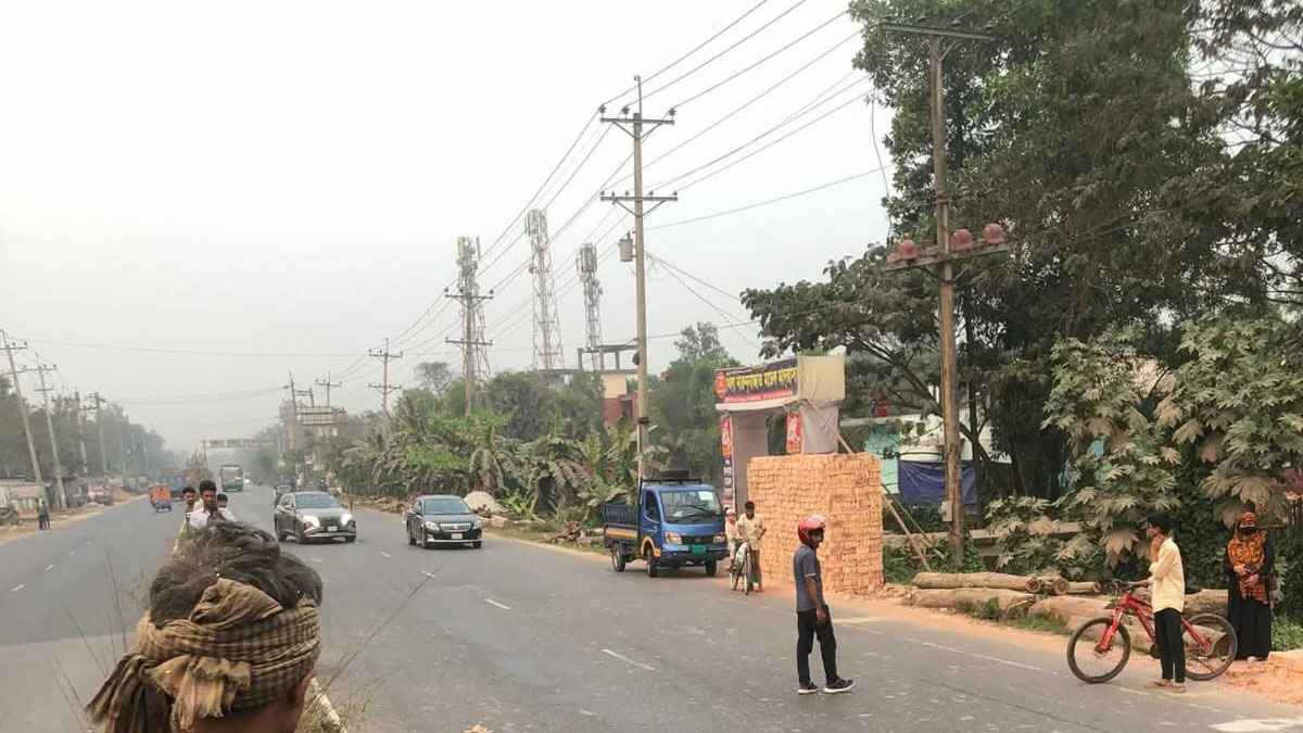 কুমিল্লায় রাস্তা পারাপারের সময় দুই বোন নিহত