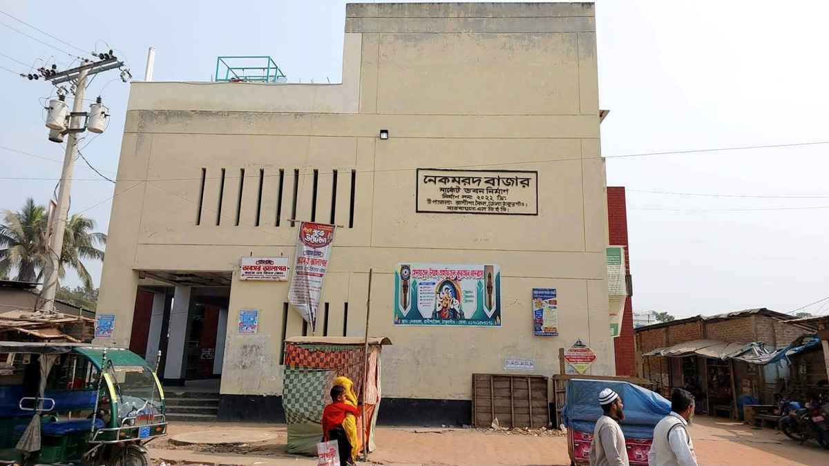 ঠাকুরগাঁওয়ে আড়াই কোটি টাকার আধুনিক বাজার পড়ে আছে অচল অবস্থায়