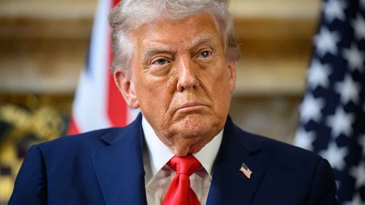 ইরানকে ‘না মানার মতো’ শর্ত দিচ্ছেন ট্রাম্প