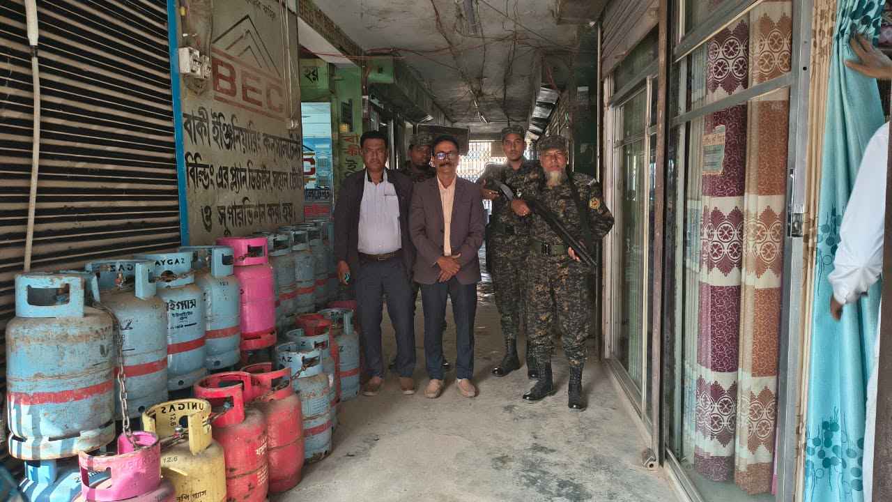 ব্রাহ্মণবাড়িয়ায় অতিরিক্ত দামে গ্যাস সিলিন্ডার বিক্রি করায় জরিমানা