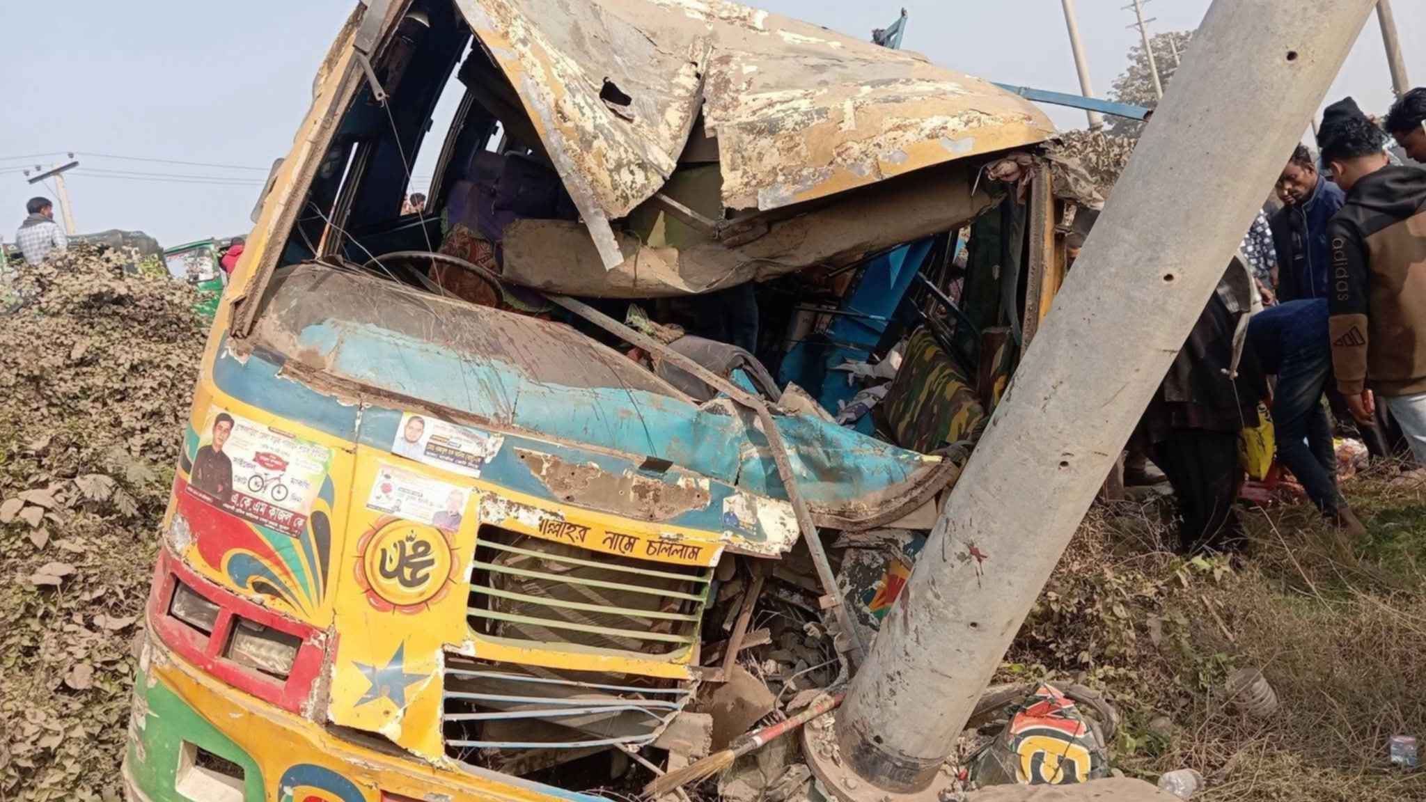 ব্রাহ্মণবাড়িয়ায় বাস খাদে পড়ে আহত ২০